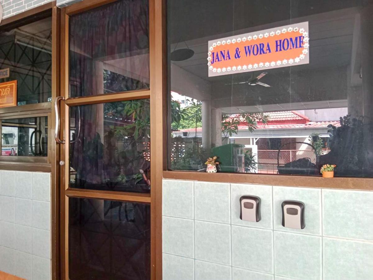 Airport Convenience Inn: Breakfast & Quick Transit Access Bangkok Exterior photo